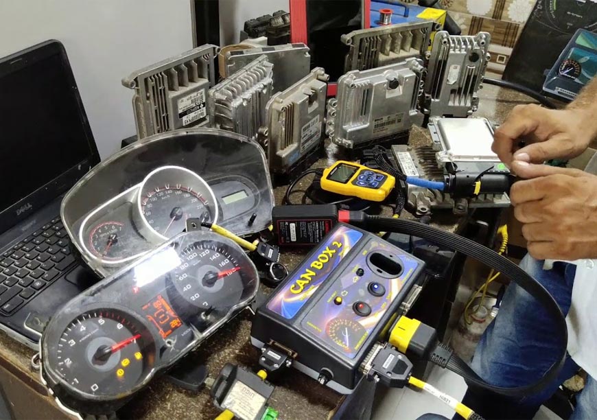 ECM and ECU on Table checking